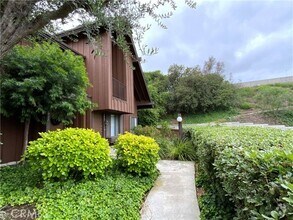Building Photo - 2035 Stonewood Ct