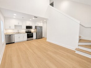 Building Photo - 1541 Payne St