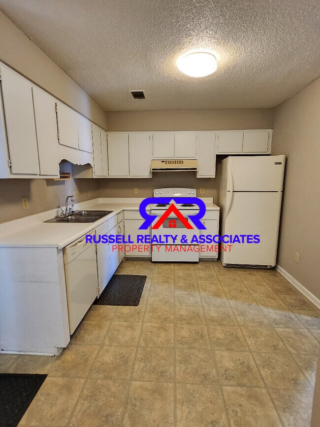 Building Photo - Alabaster Townhome