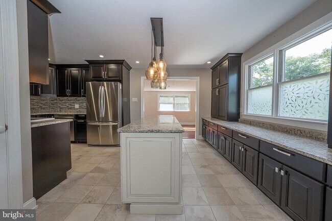 Foto del edificio - 131 Andover Dr