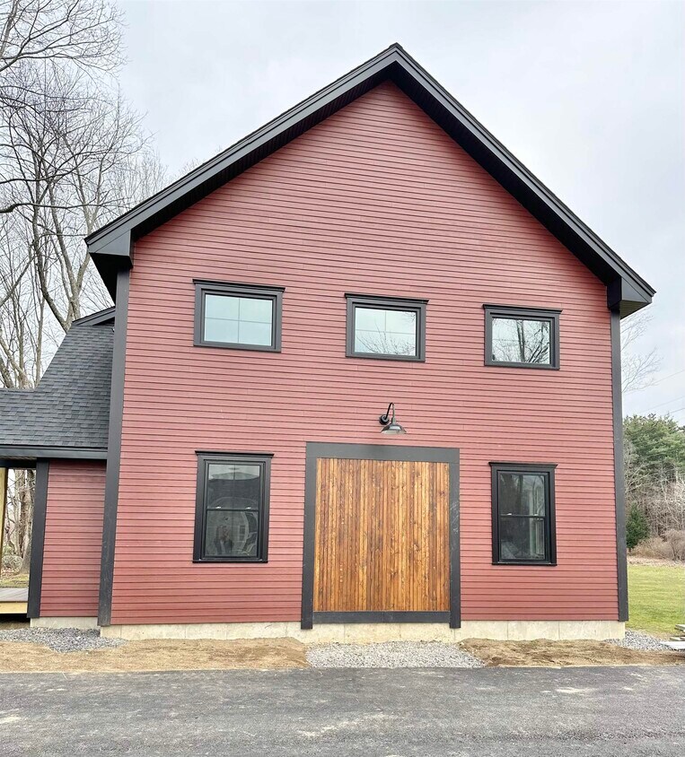 Primary Photo - 92 Portsmouth Ave