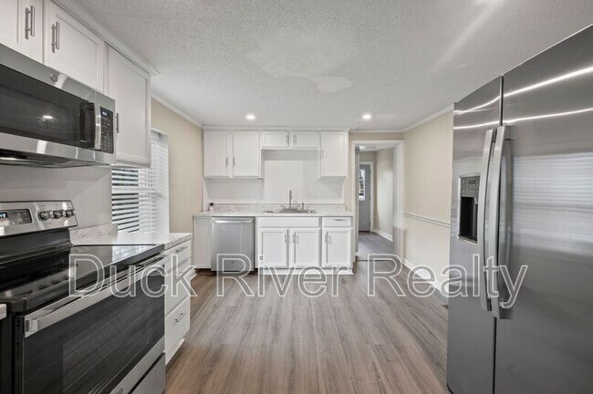 Foto del edificio - 317 E 17th St