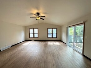 Building Photo - 440 Bader St