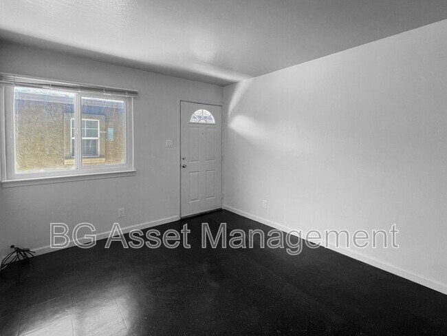 Building Photo - 2420 Market Ave