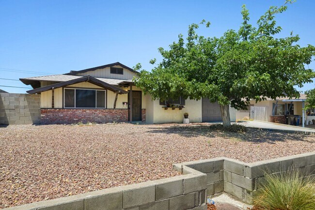 Building Photo - Don't Miss This Charming 3 bed - 2 bath Newly Renovated Home!