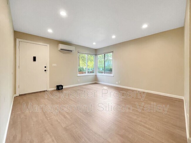 Foto del edificio - 2729 Lone Bluff Way