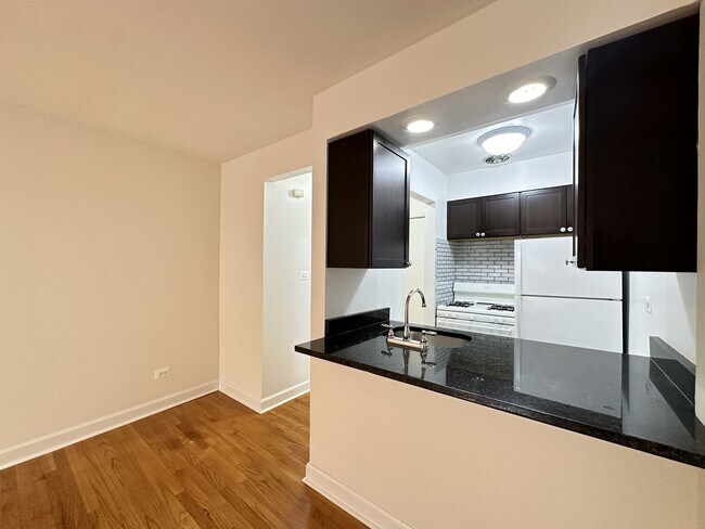 Foto del edificio - 6830 N Sheridan Rd