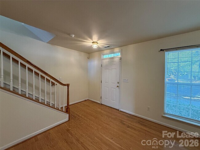 Foto del edificio - 9766 Blossom Hill Dr