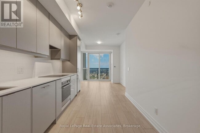 Building Photo - 30 Elm Dr W