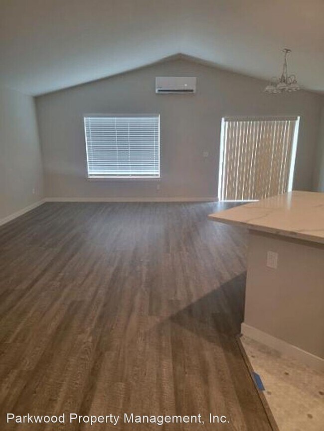 Building Photo - 3 br, 2 bath House - 17643 Loop Lane
