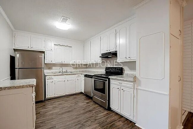 Building Photo - 4712 Brenthaven Rd