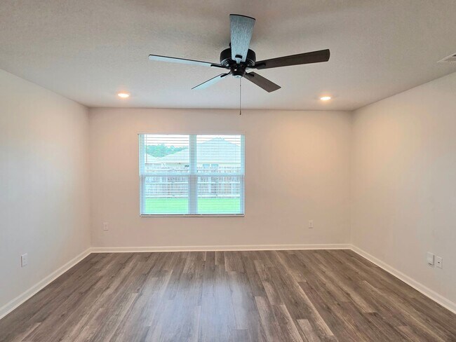 Building Photo - 4-Bedroom Home - Woodlands