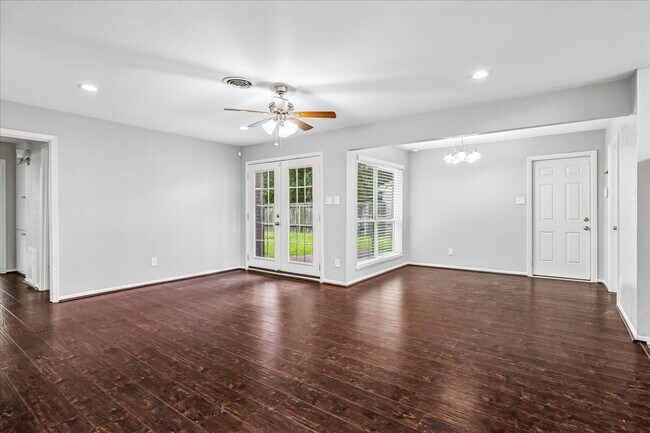 Building Photo - 5827 Southminster Dr
