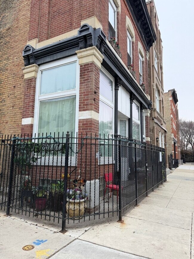 Foto del edificio - 1410 W Blackhawk St