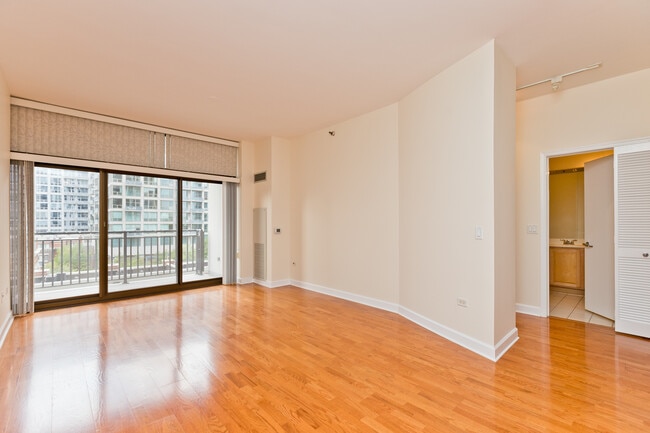 Photo - 1322 S Prairie Ave Apartment