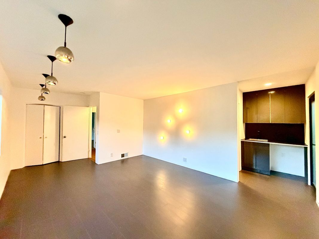 Foto del edificio - 8743 Hollywood Hills Rd