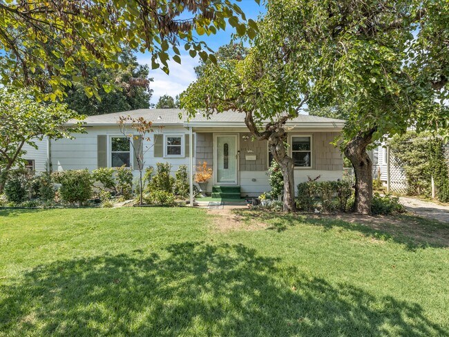 Building Photo - 815 Sandra Dr