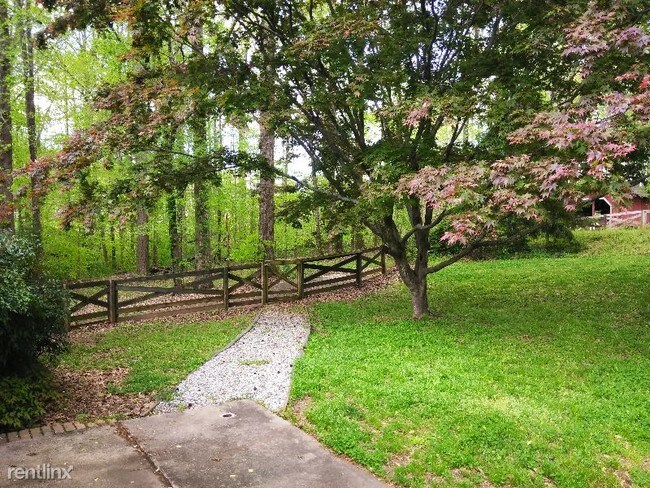 Foto del edificio - 7171 Union Hill Rd
