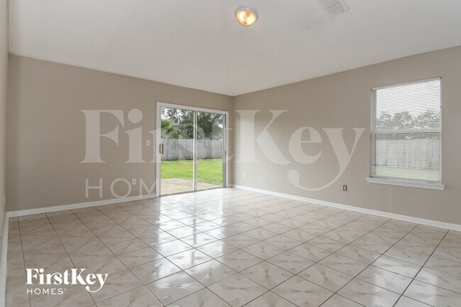 Foto del edificio - 12658 Holly Springs Ct