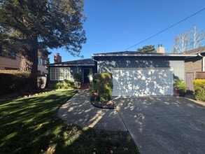 Building Photo - 1227 Nadina St