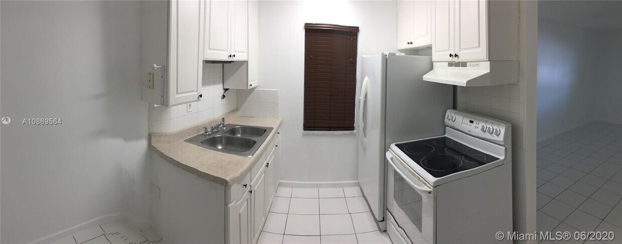 Primary Photo - 900 NE 26th St