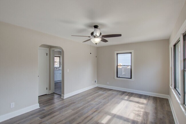 Foto del edificio - Fully Renovated 2 Bedroom, 1 Bath Home