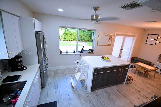 Foto del edificio - 7225 SW 100th Ave