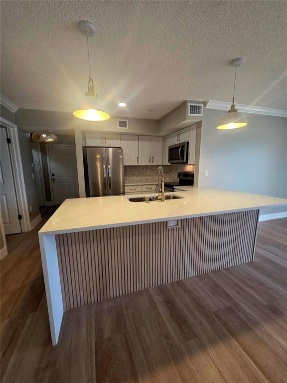Building Photo - 2400 Feather Sound Dr