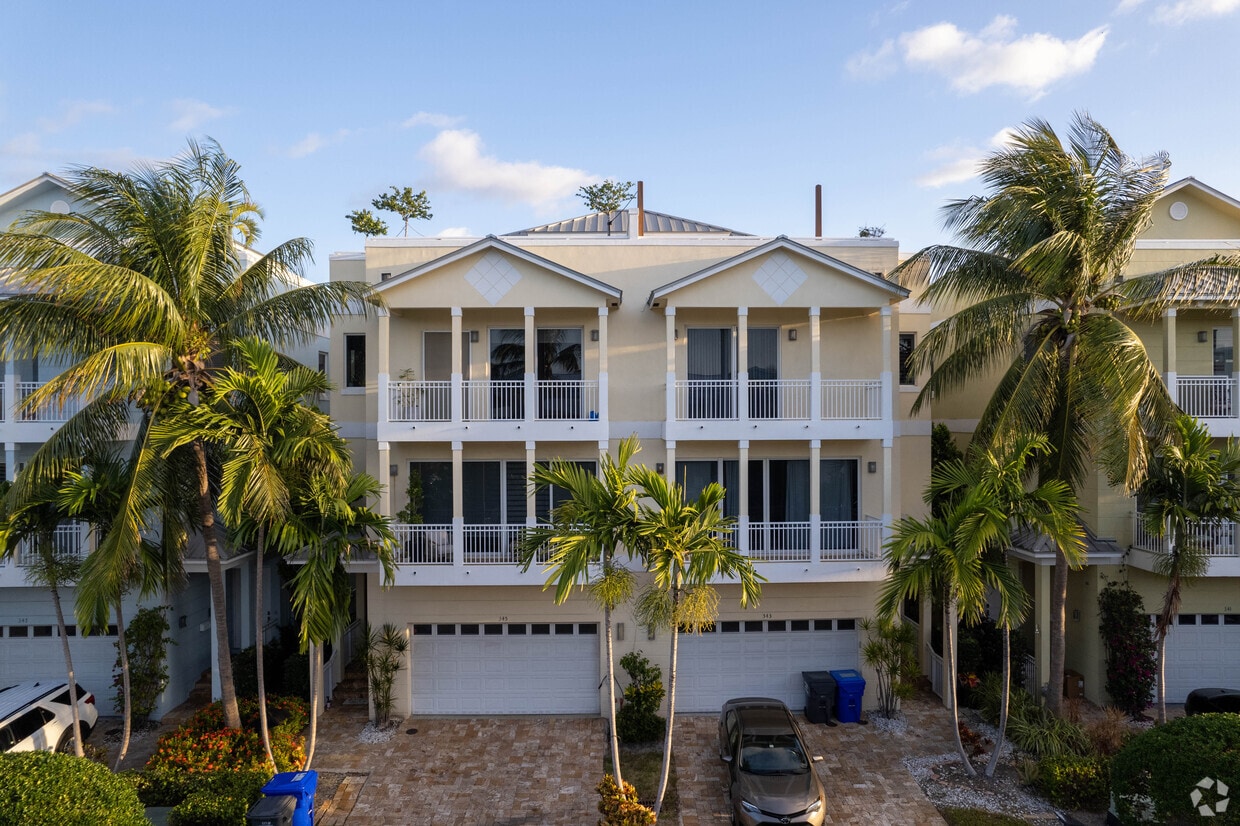 White Sands Beach Homes Apartments in Hollywood, FL