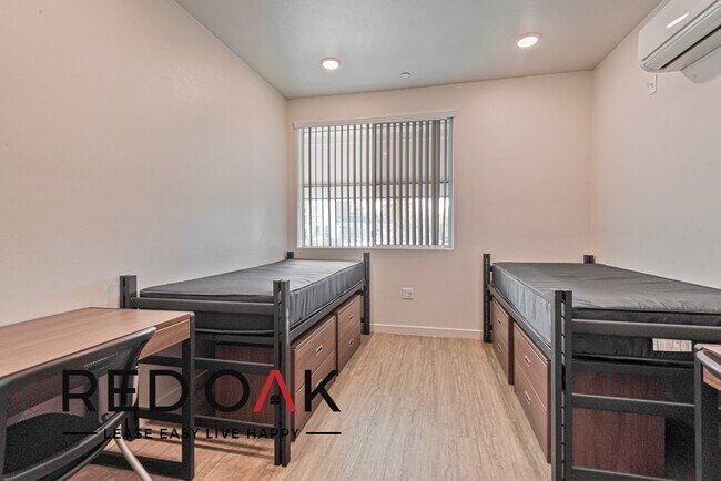 Foto del edificio - ~2 Months FREE~ Remarkable Three Bedroom w...