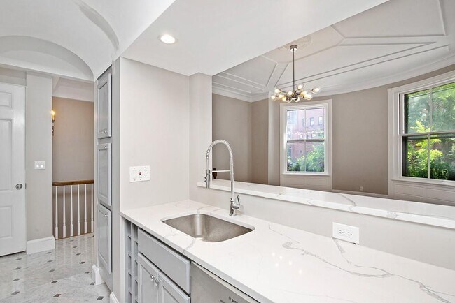 Foto del edificio - 352 Beacon St