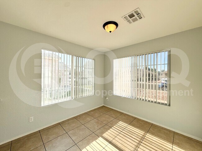Building Photo - 10423 W Reade Ave