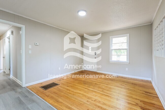 Building Photo - 643 Woodvale Rd
