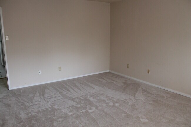 Building Photo - 1672 Parkcrest Cir