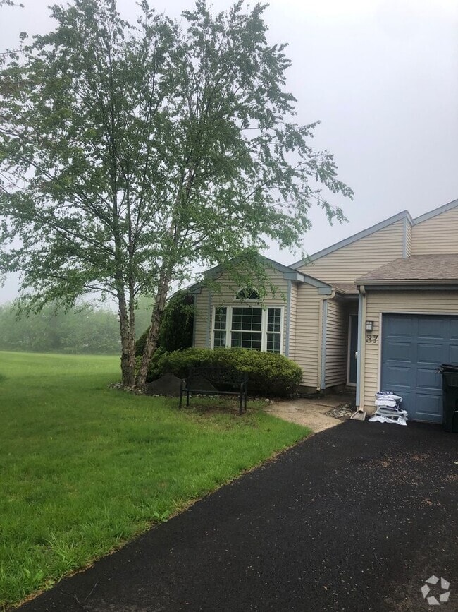 Building Photo - 37 Kern Dr