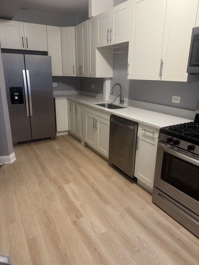 Building Photo - 5529 W Monroe St