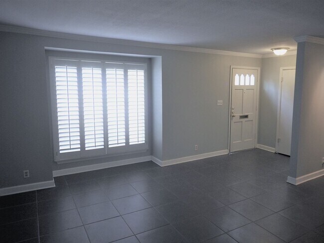 Foto del edificio - NW Hills Townhouse with amazing location!