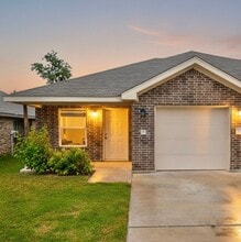 Building Photo - 1018 B Zora Dr