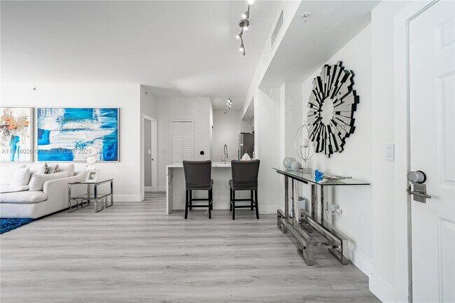 Foto del edificio - 651 Okeechobee Blvd