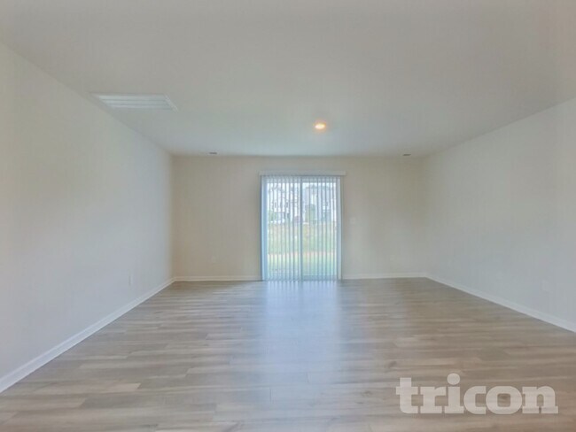 Building Photo - 1438 Cattleman Acrs Dr