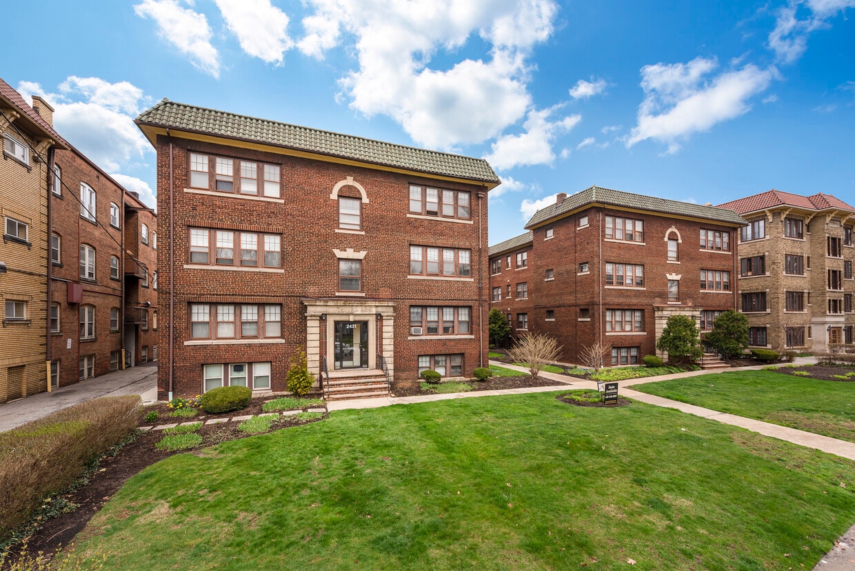 Overlook Manor Apartments in Cleveland, OH
