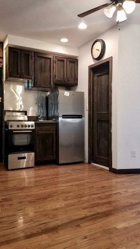 Foto del edificio - 645 E 11th St