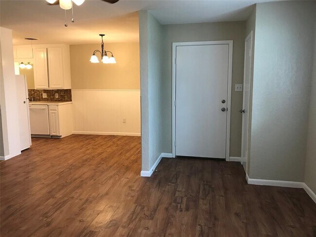 Building Photo - 926 N Judge Ely Blvd