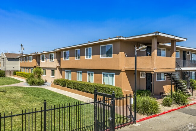 Building Photo - Skyview Villa & Somerset Apartments