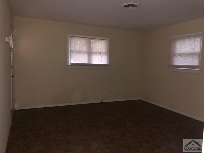 Foto del edificio - 127 Pineview Dr