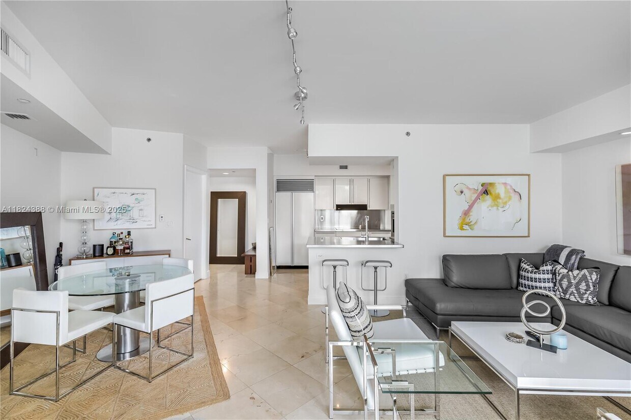 Foto principal - 1000 S Pointe Dr