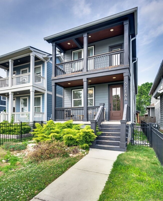 Building Photo - Stunning 3BE/3BA in one of Nashville's hot...