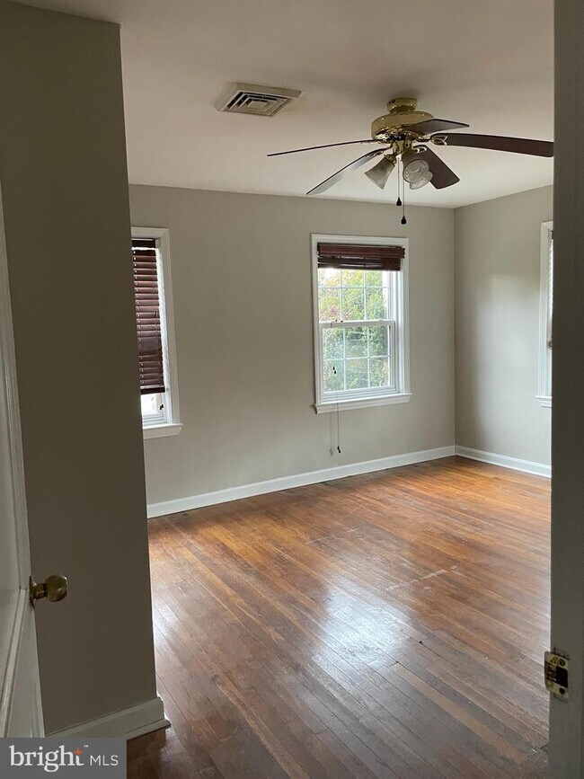 Foto del edificio - 9107 Sudley Rd