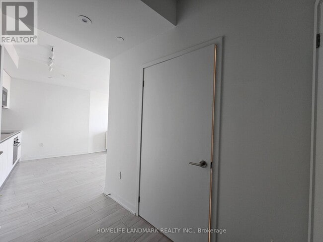 Building Photo - 39-3039 Mary St