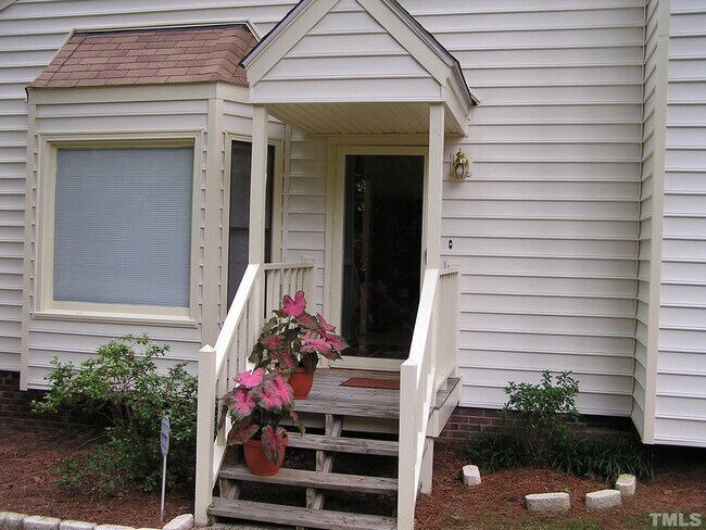 Building Photo - 6500 Hearthstone Dr